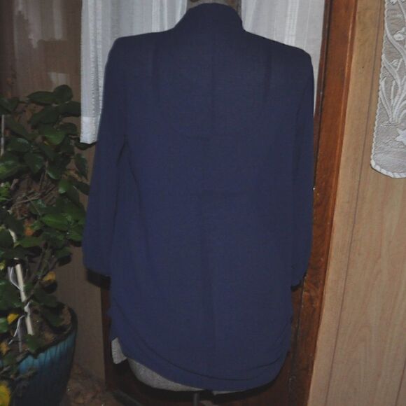 2/$10 Forever 21 Navy Blouse with side ruching and tie in the front - Picture 4 of 6